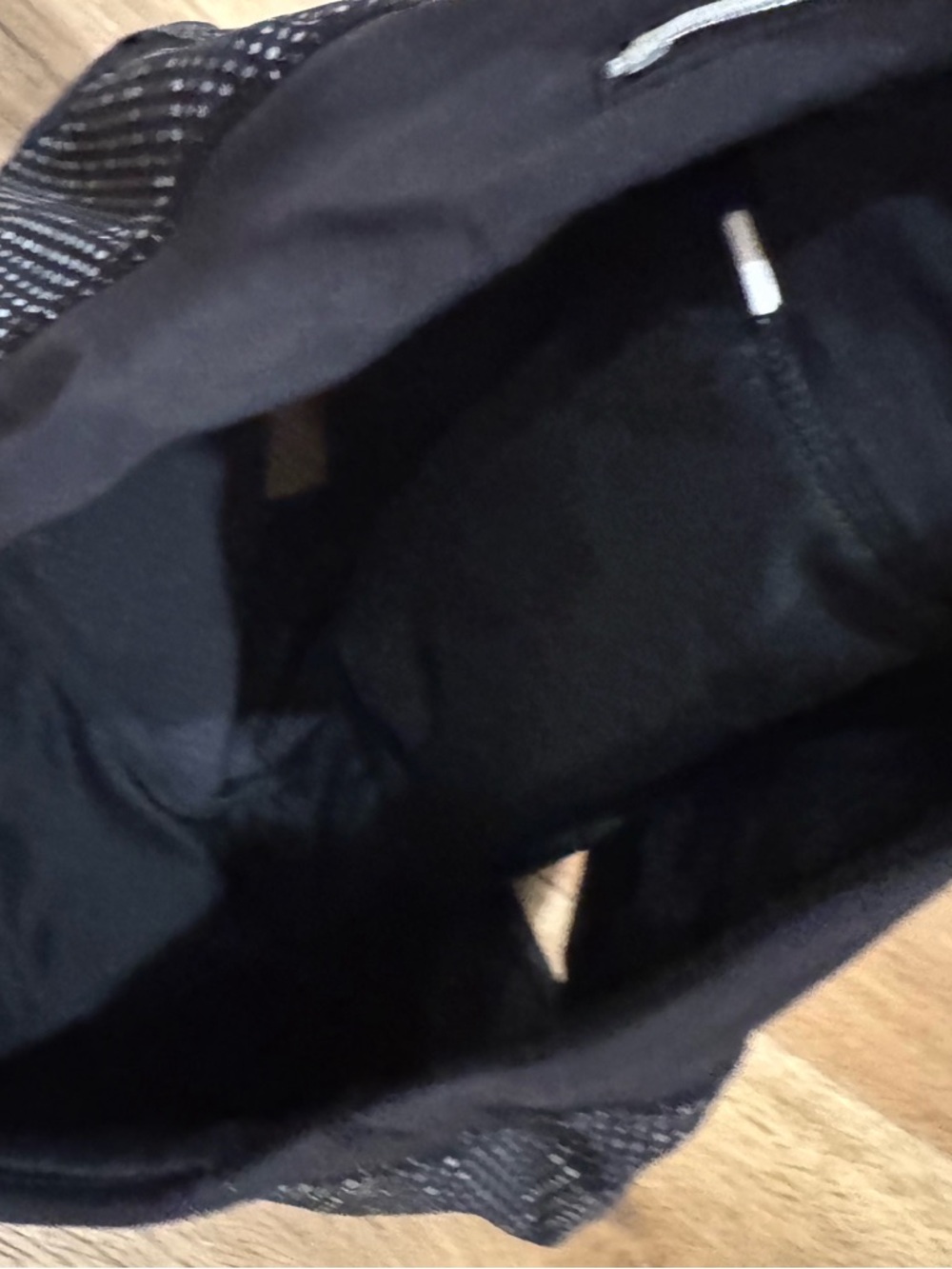 LULULEMON Athletica Ravish Reptile Speed Up Shorts reflective Size 4 EUC - Picture 7 of 7